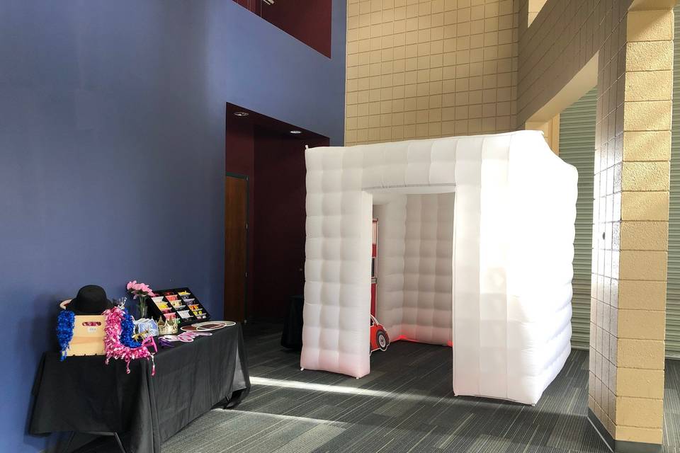 Inflatable booth