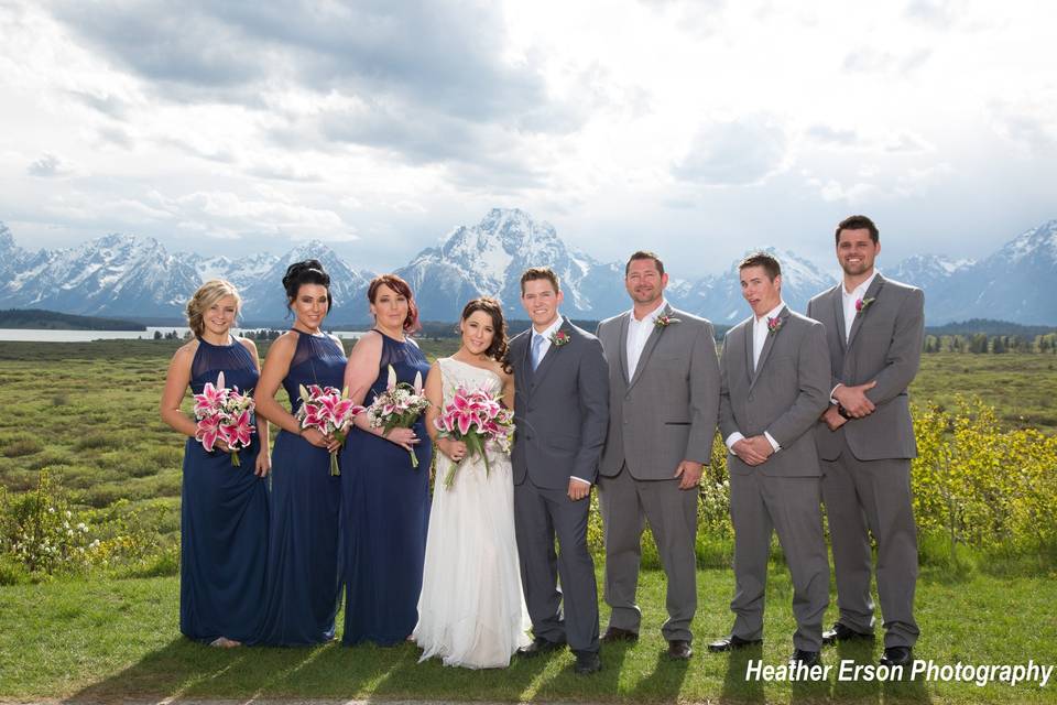 Couple with bridemaid and groomsmen