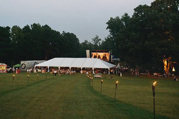 Path to the tent