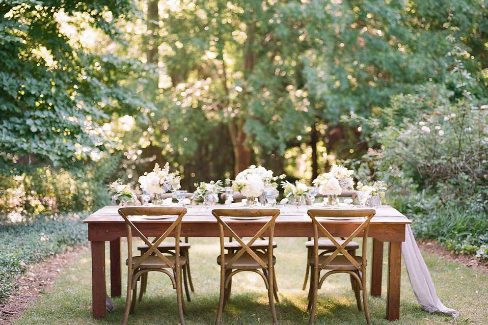 Rustic head table and decor