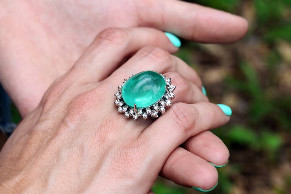 Cabochon emerald vintage ring