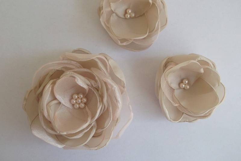 Antique pink fabric flowers in handmade...
All other colors available, all your orders are welcome!
For more info:https://www.etsy.com/listing/107576632/antique-pink-fabric-flower-in-vintage?ref=shop_home_active