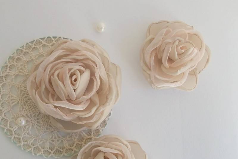 Antique pink fabric roses in handmade...other colors available, all your orders are welcome!
For more info:https://www.etsy.com/listing/162755038/antique-pink-light-cacao-fabric-rose-in?ref=shop_home_feat