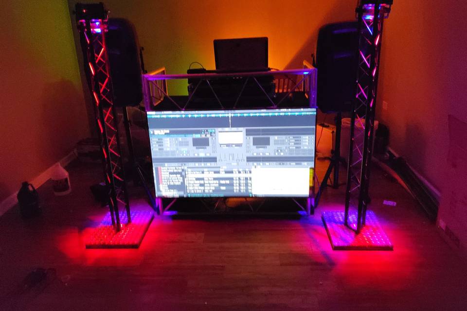 DJ booth with Flatscreen
