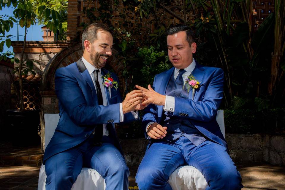 We support LGBT weddings!