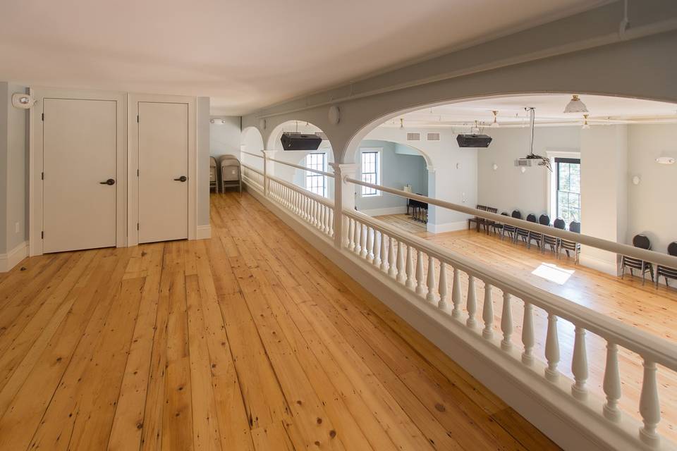 Tall ceilings and archway