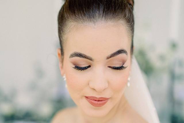 Soft glam Bride