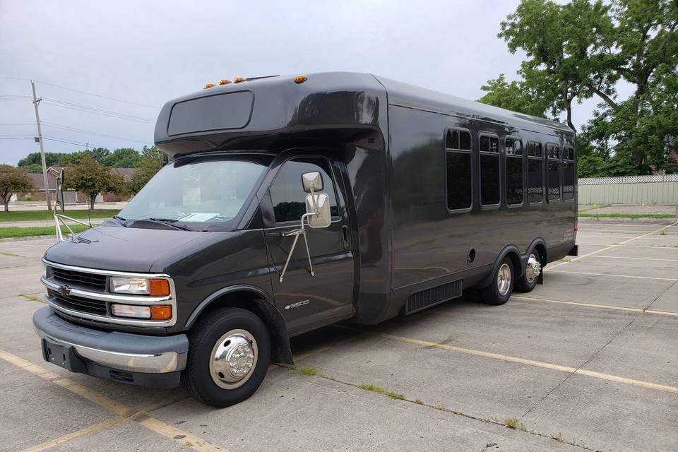 Kool Nites Limousine Party Bus and Trolley