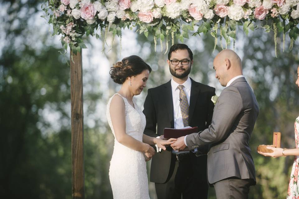 The sweet moments of a wedding ceremony :)Photo by Ellie Koleen