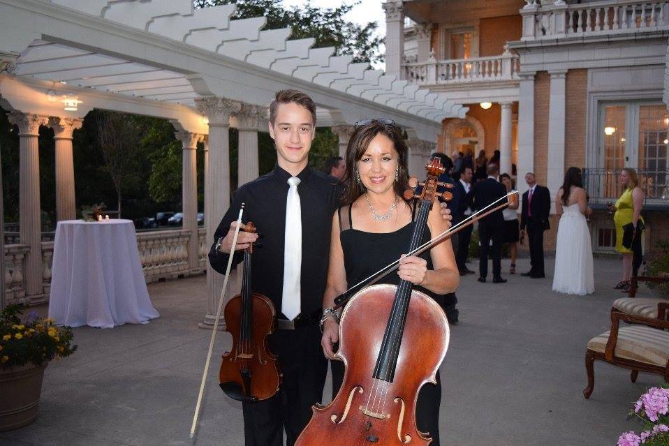 Violinist and cellist
