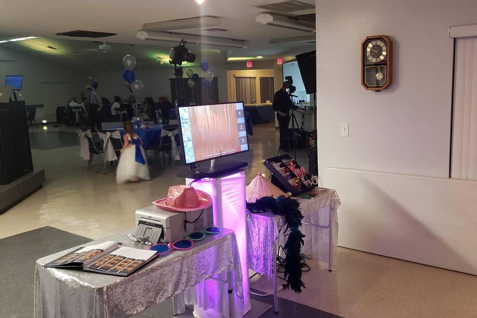 Touch screen photo booth