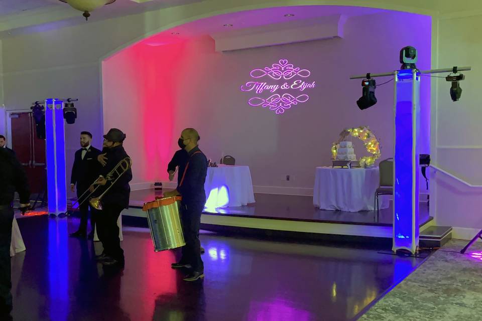Totem truss gobo lights