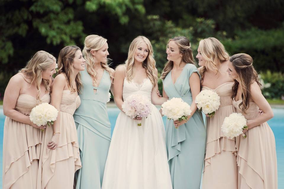 Bride and bridesmaids with bouquets