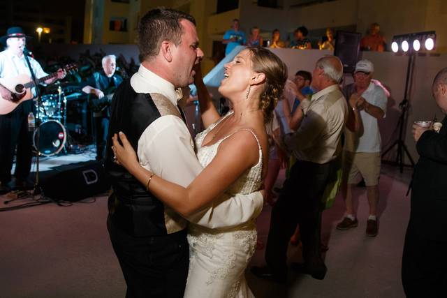 Bride & Groom dancing/singing the night away!