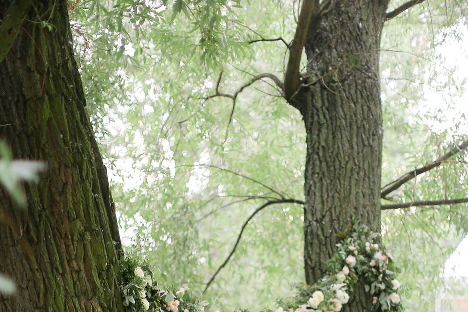 Easy Floral Garland Arch