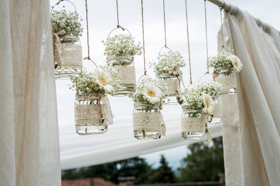 Easy Rustic Ceremony Flowers