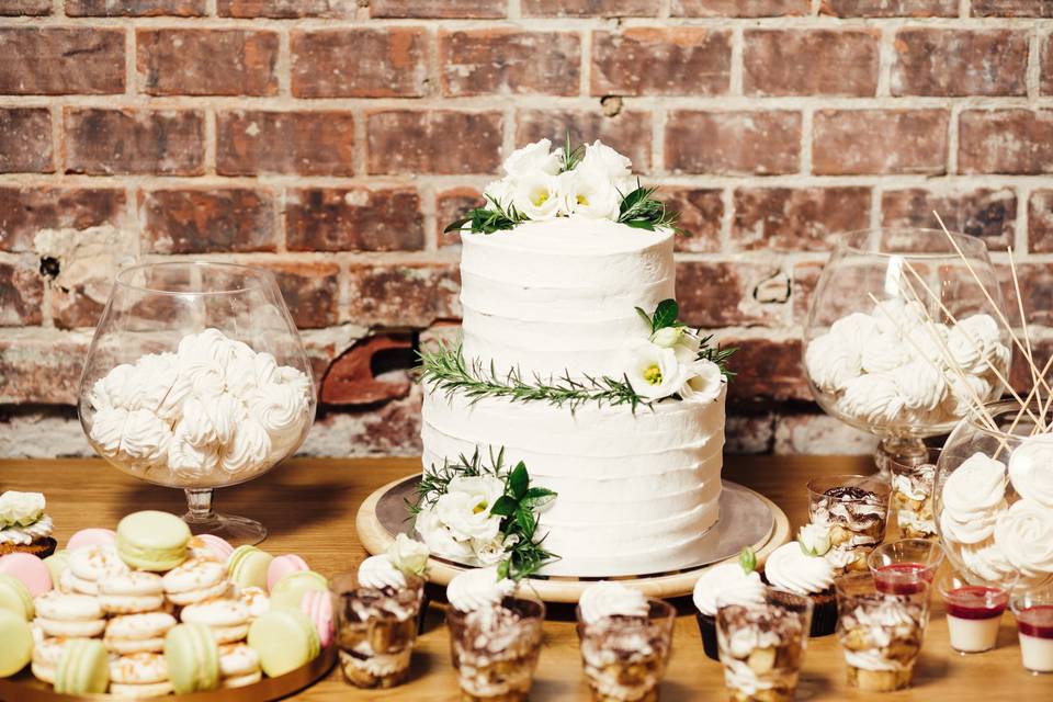 Simple Dessert Table Flowers