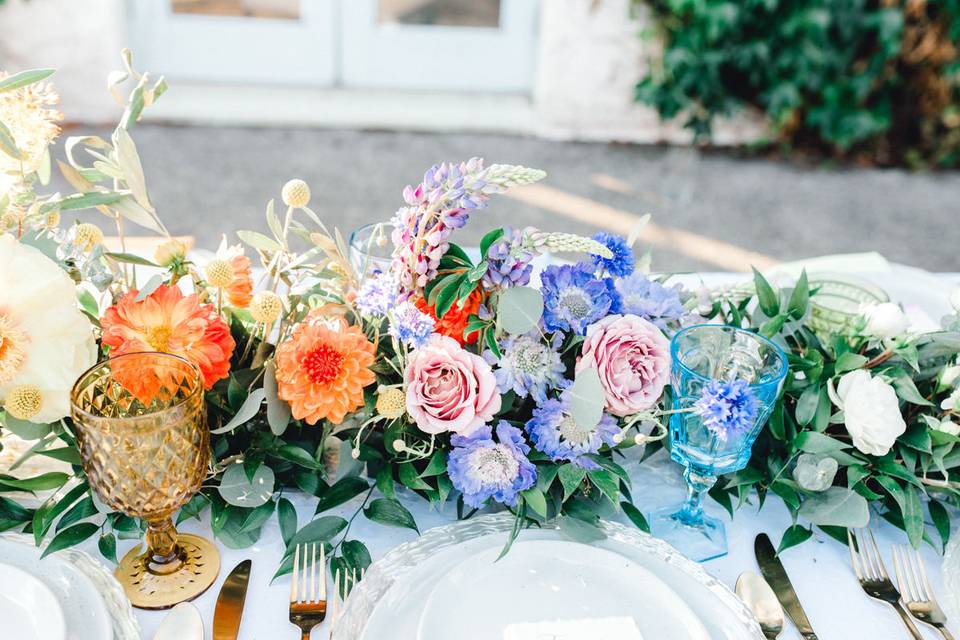 Floral table arrangement