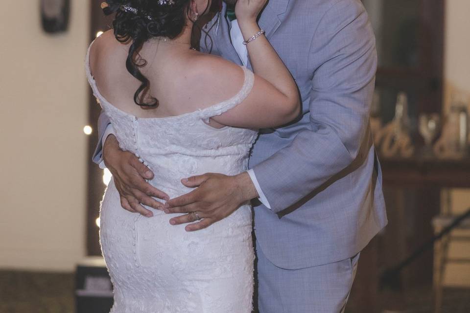 Bride & Groom dance