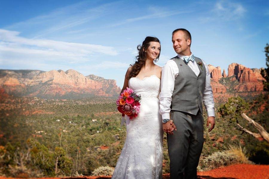 Newlyweds overlook Red Rock State Park