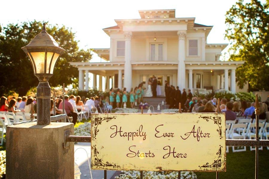 Wedding Ceremony and the Moore Mansion in Pasco, Washington