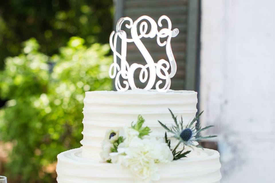 White classic wedding cake