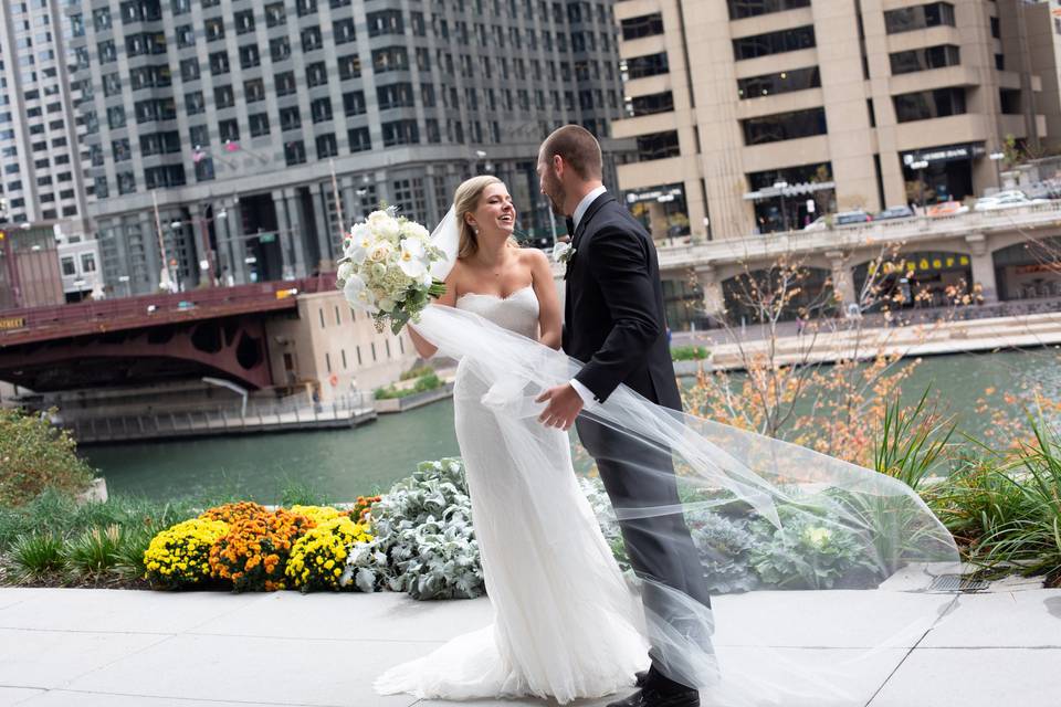 Portrait: Bride w Groom