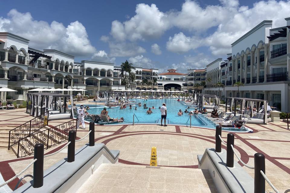 Hilton Playa del Carmen pool