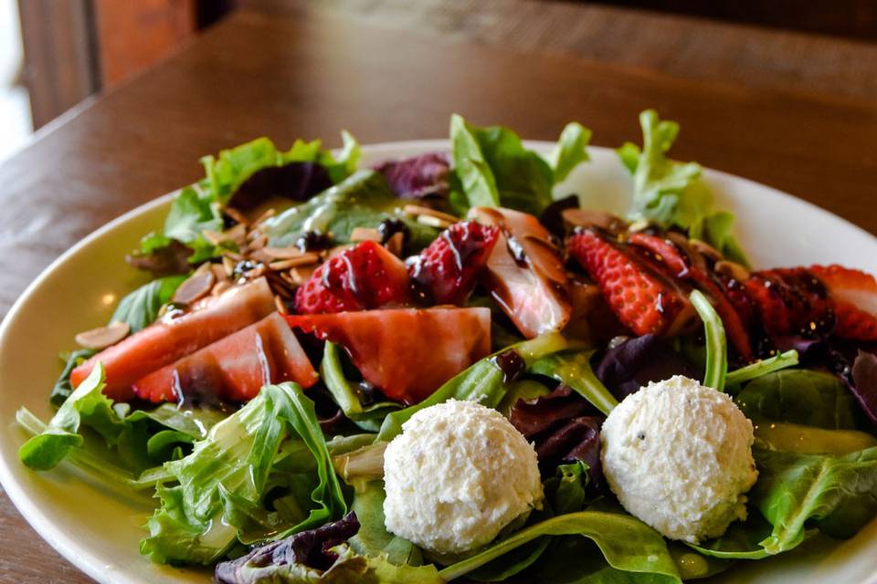 Salad with strawberries