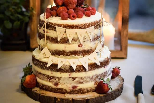 Naked cakes are all the rage!