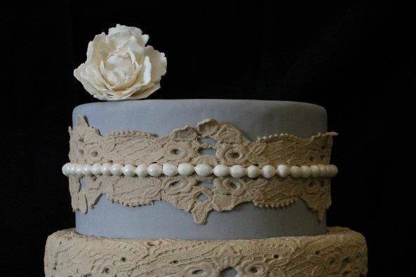 Vintage Lace and Pearl Cake