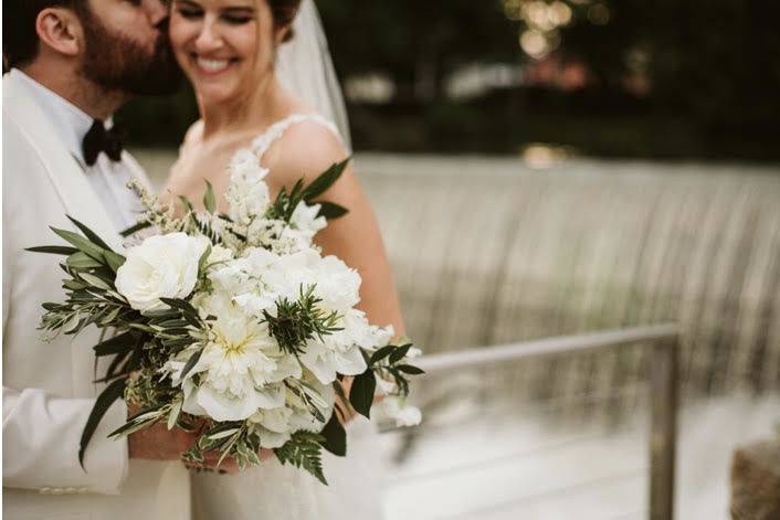 Wedding kisses