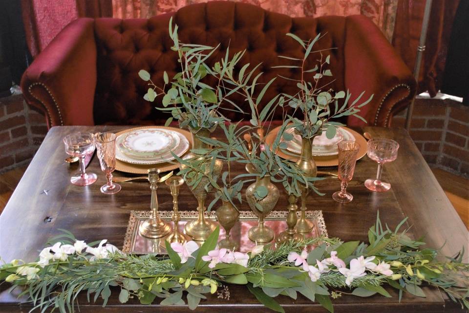 Bride & Groom Table  w/Greens