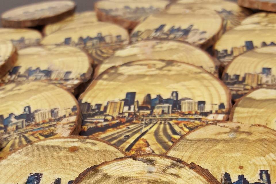 Wood slice ornaments featuring a photo of the couples favorite destination.