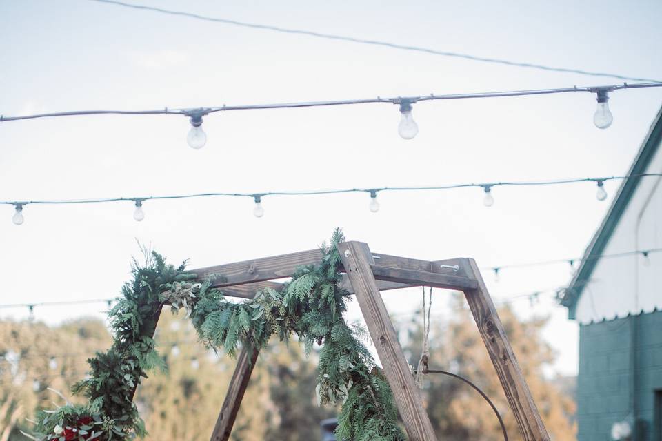 Arch by Cedar & Pine Events- Floral Decor- Simply Glamorous Floral & Events, photography by Danielle Bennink