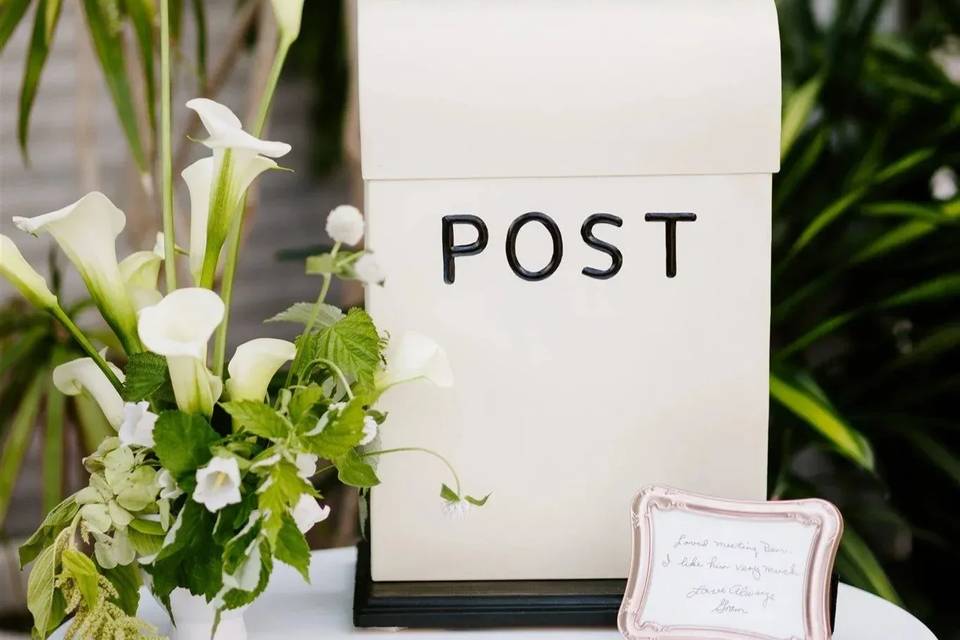 Welcome table arrangement
