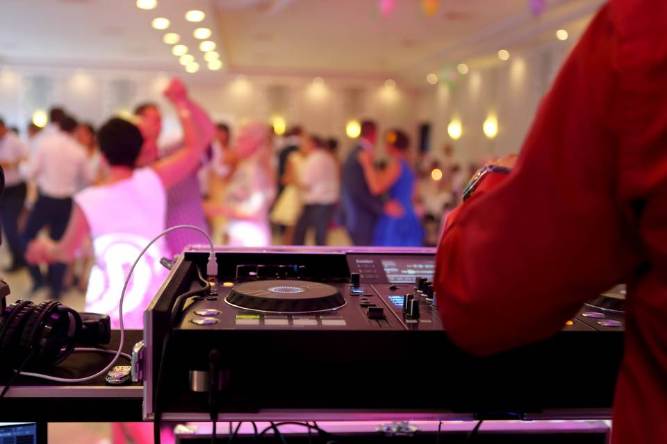Xen Live Wedding DJ Service