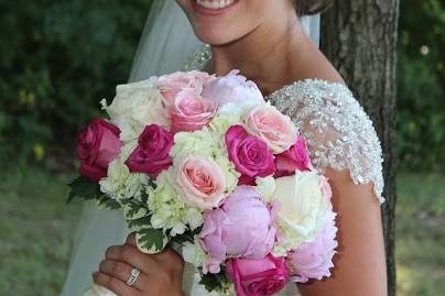 Bride holding pink tone bouquet