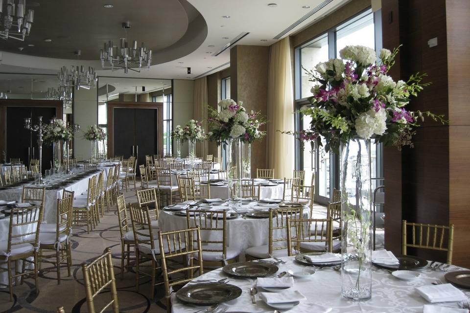 We love doing this high-top centerpieces filled with hydrangea, roses, orchids and cascading greenery. Classic and elegant.