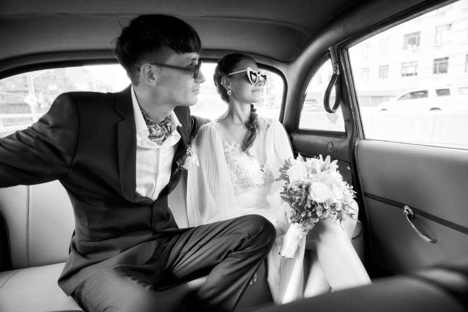 In the Taxi bnw