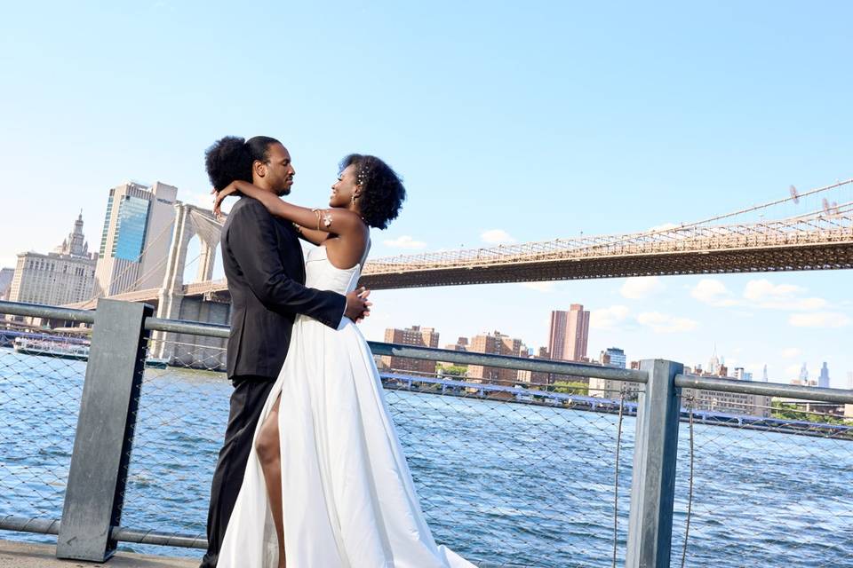 Couple by brooklyn bridge