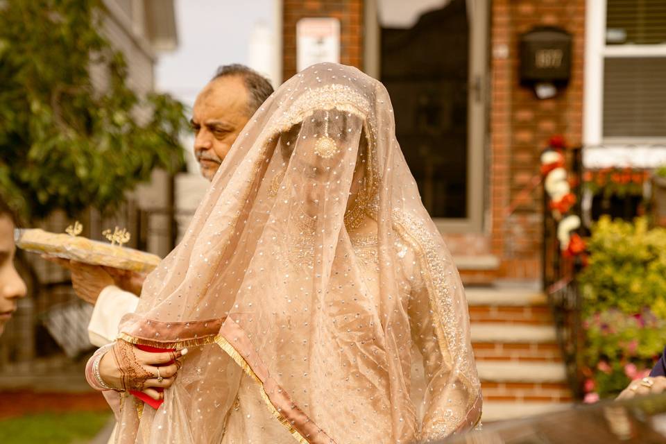 Bride Heading for Ceremoy