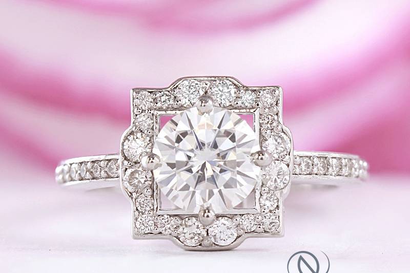 Round Cut Engagement Ring