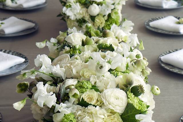 Table runner centerpiece