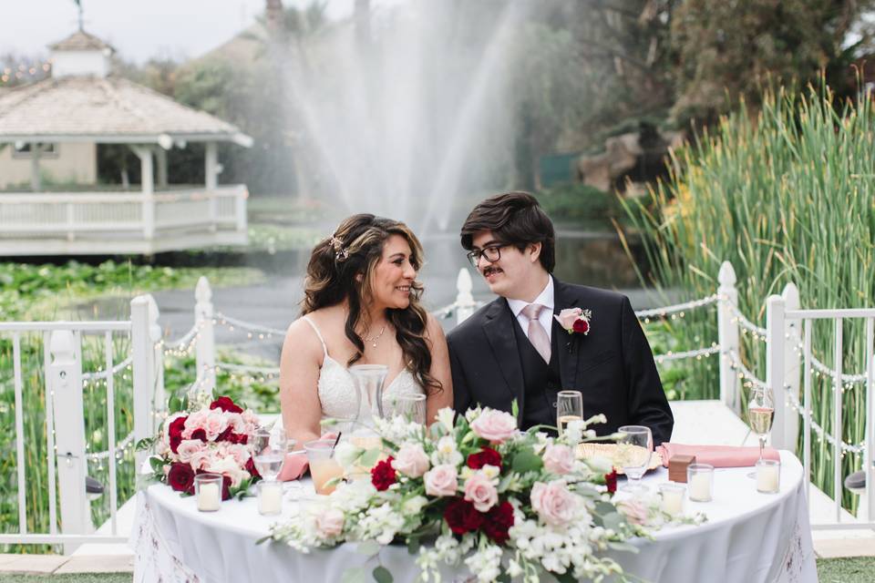 Couple at sweetheart table