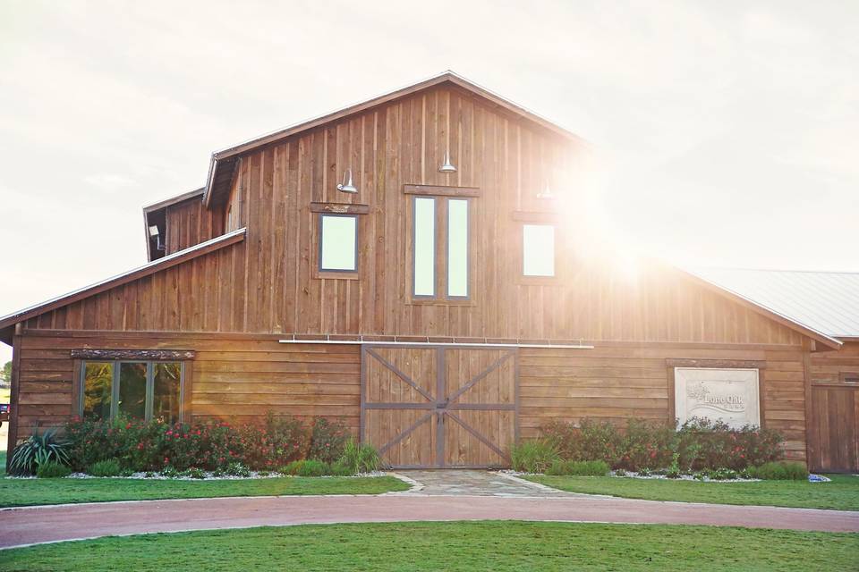 Lone Oak Barn