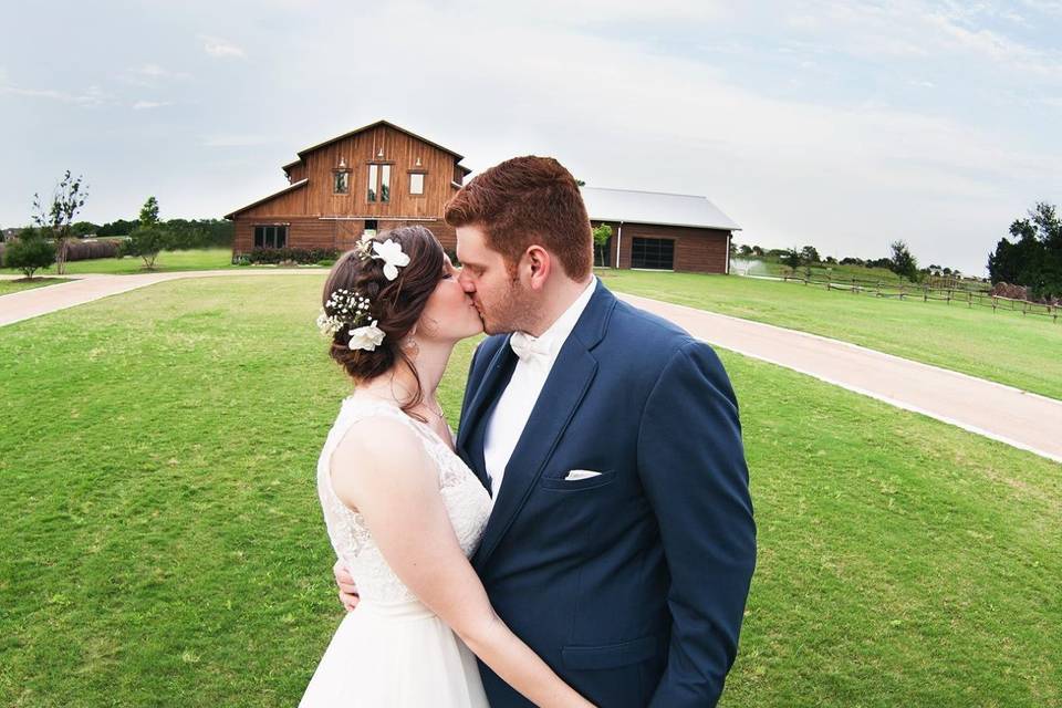 Lone Oak Barn