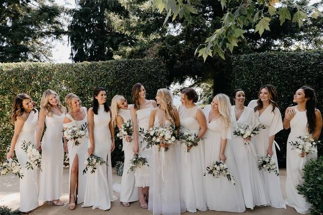 Candid image of bride with bridesmaids