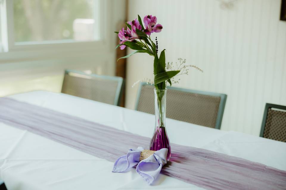 Table decor to suite