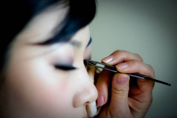 Make up session photojournalistic wedding photography